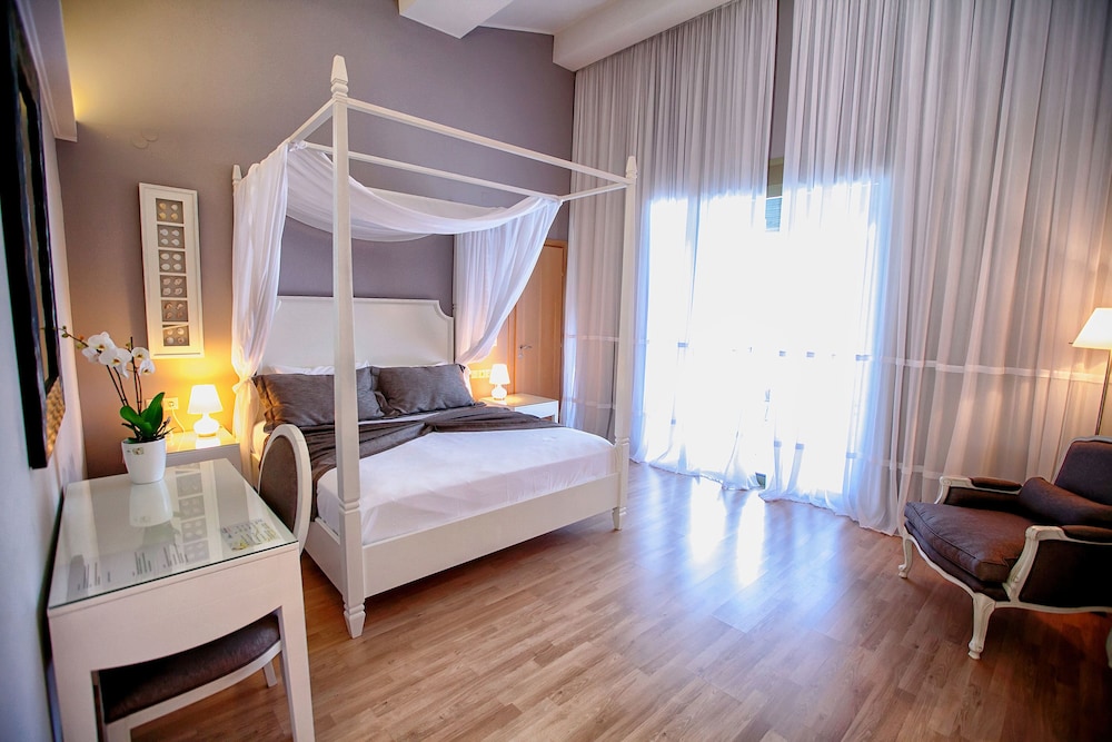 Deluxe Suite photo 1