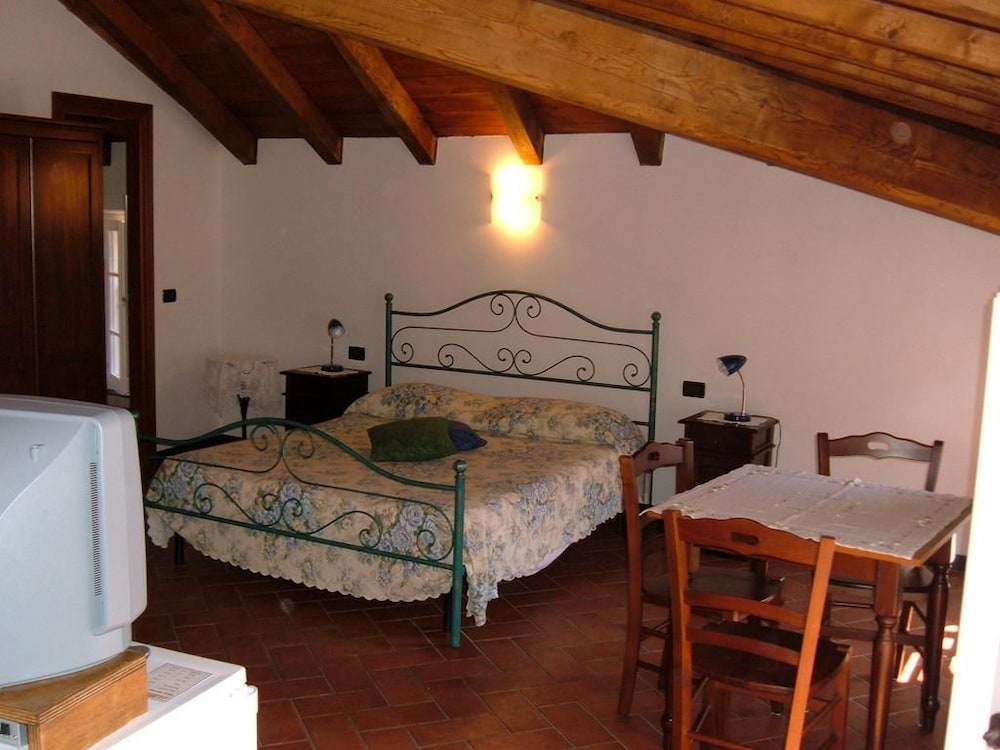 Family Quadruple Room - Photo 11