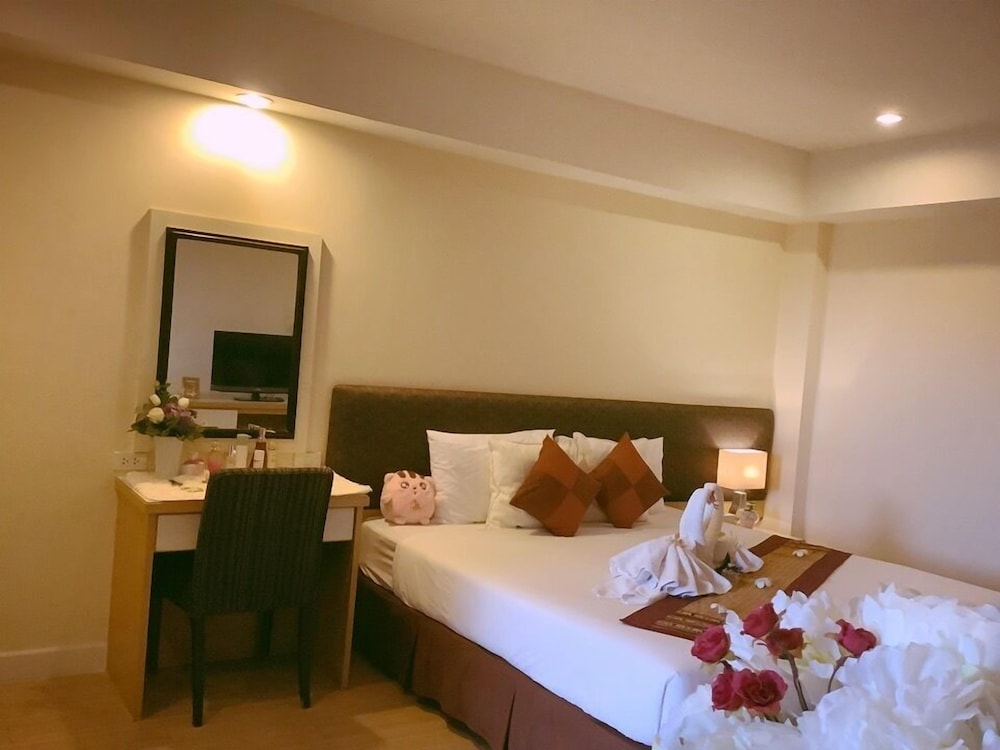 Deluxe Studio, 1 King Bed photo 3