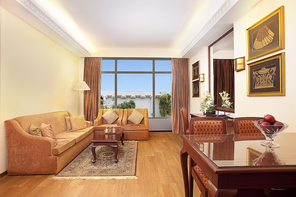 Suite, 1 King Bed, Pool View (Ethnic Suite) photo