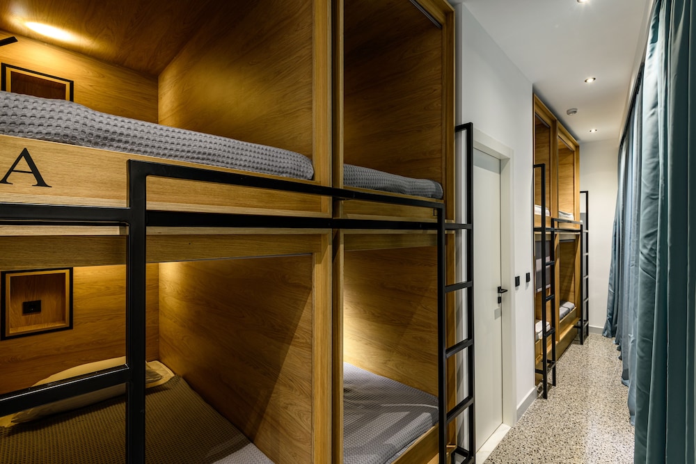 Basic Shared Dormitory, Ensuite (6 Beds Female with Balcony) photo 1