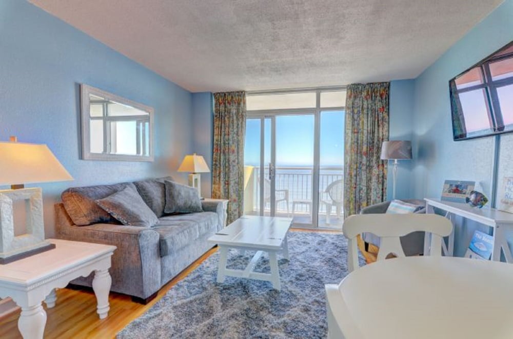 Deluxe Condo, 1 Bedroom, Ocean View, Oceanfront (835) photo 1