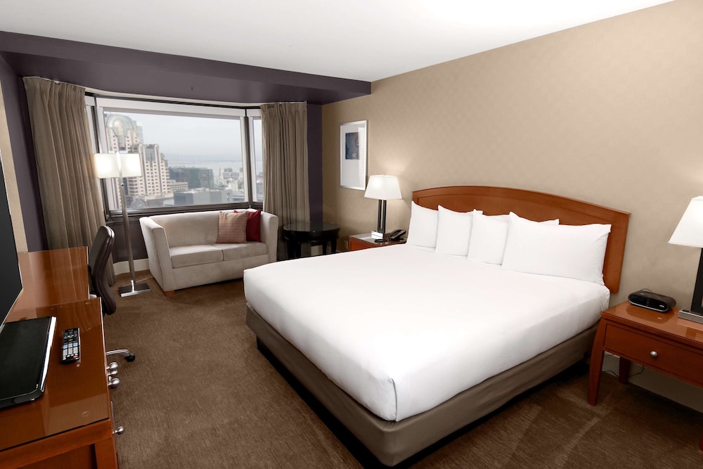 Room, 1 King Bed with Sofa bed (Skyline View) - Photo 5