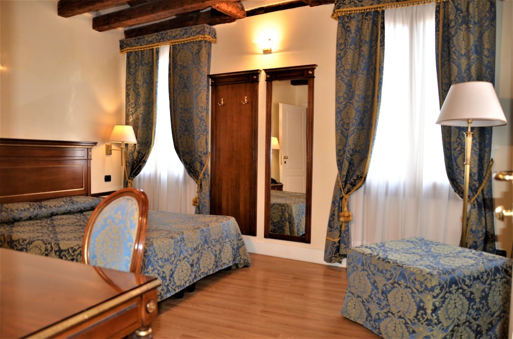 Comfort Double Room, Bathtub, Canal View photo 1