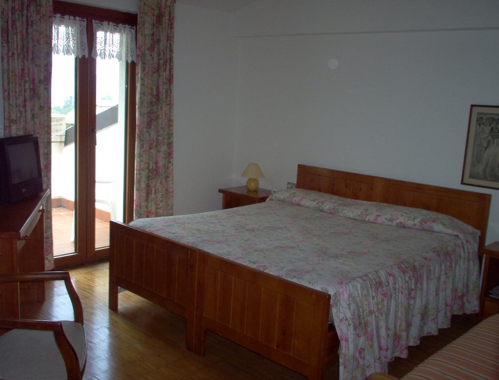 Double or Twin Room with Balcony photo 1