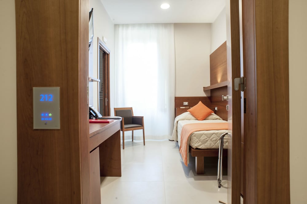 Single Room photo 1
