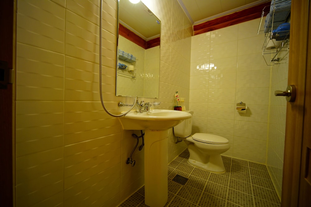 Double Room (2f, Ondol) - Photo 7