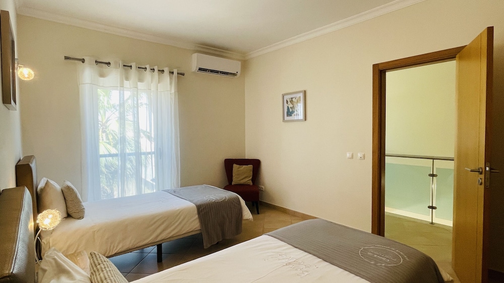 House, 2 Bedrooms, Pool Access, Pool View