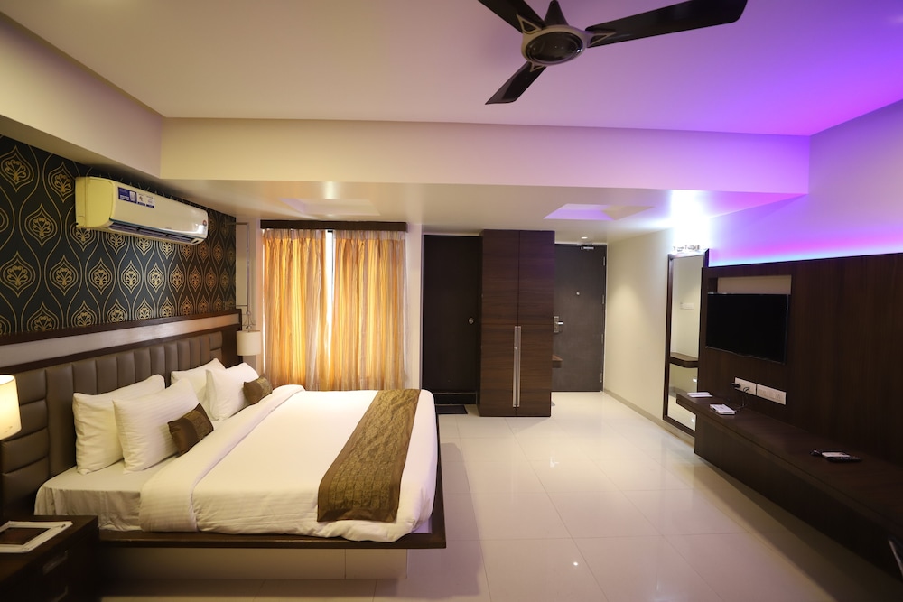 Suite Room - Photo 8