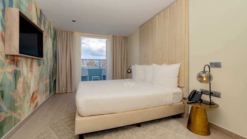 Room, 1 King Bed, Balcony, Harbor View