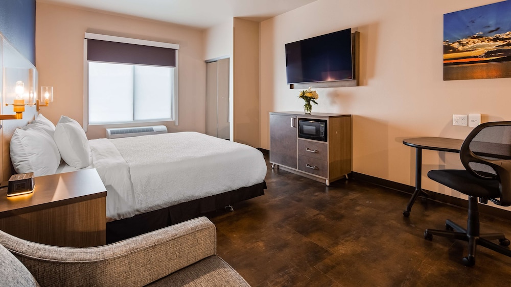 Suite, 1 King Bed, Non Smoking, Kitchenette - Photo 4
