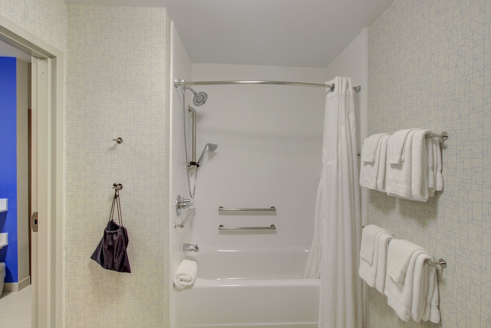 Suite, 2 Queen Beds, Accessible (Communications) photo 1