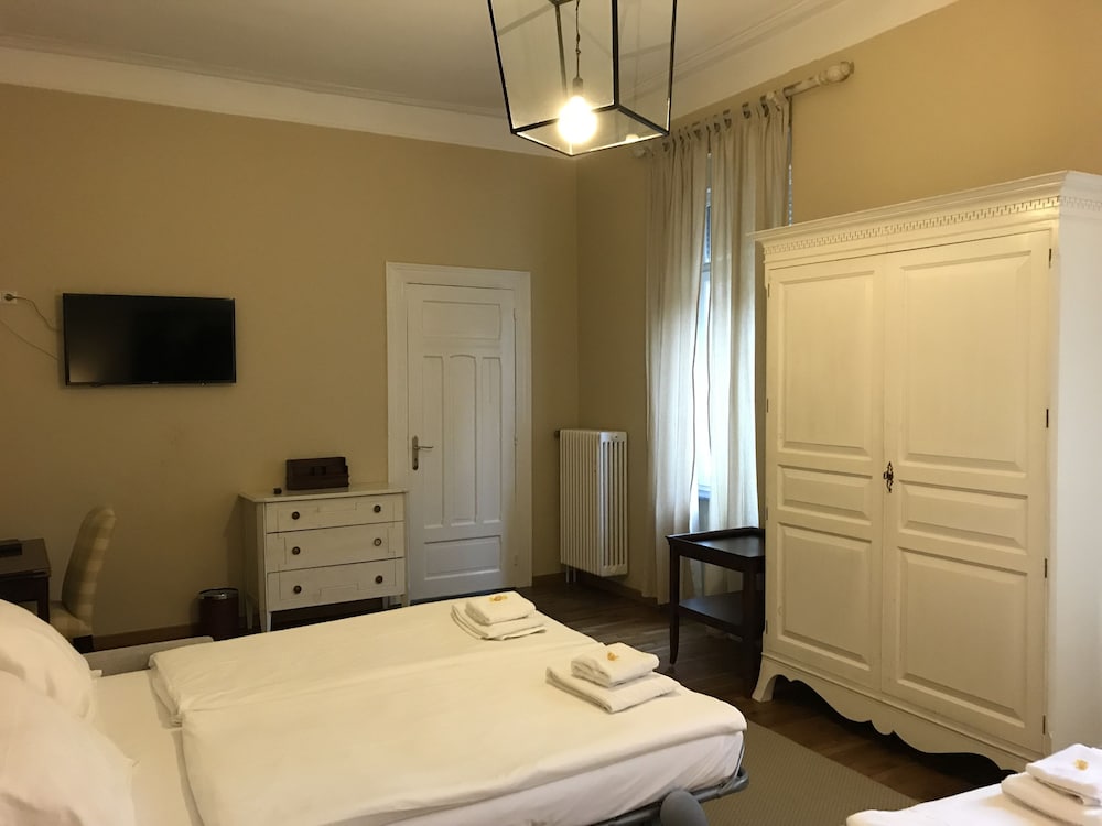 Comfort Quadruple Room, 1 Queen Bed with Sofa bed, Annex Building photo 2