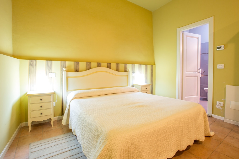 Standard Triple Room, 1 Bedroom, Ensuite, Courtyard Area photo 3