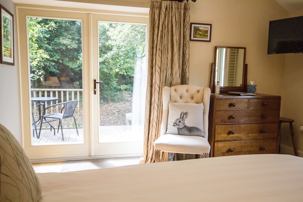 Deluxe Double Room, 1 King Bed, Balcony (Dogs Allowed) photo 2
