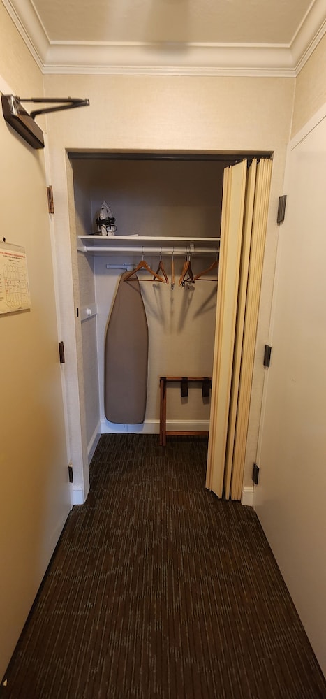 Basic Single Room, Accessible thumbnail 6