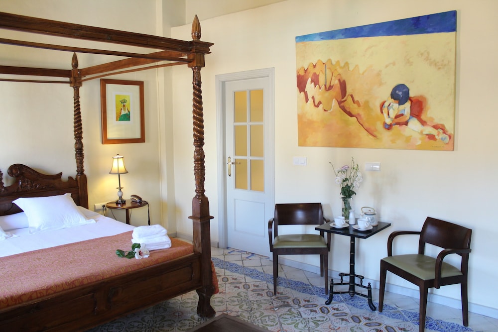 Superior Double or Twin Room, Ensuite - Photo 2