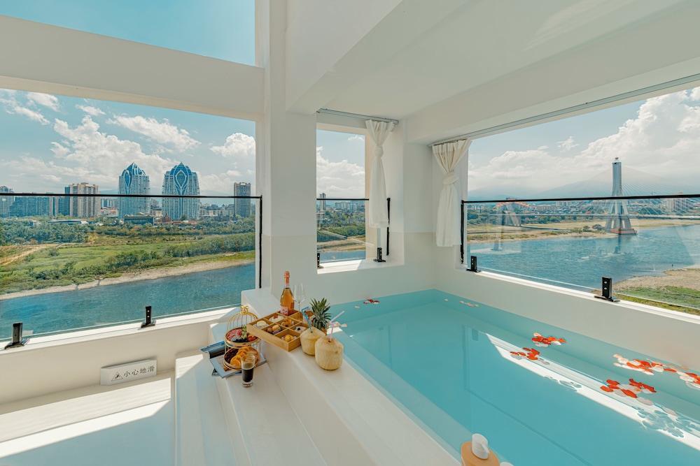 Luxury Suite