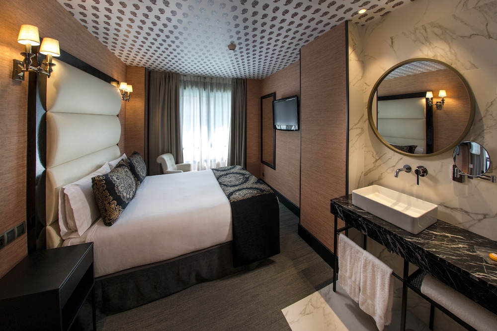 Deluxe Double Room - Photo 8