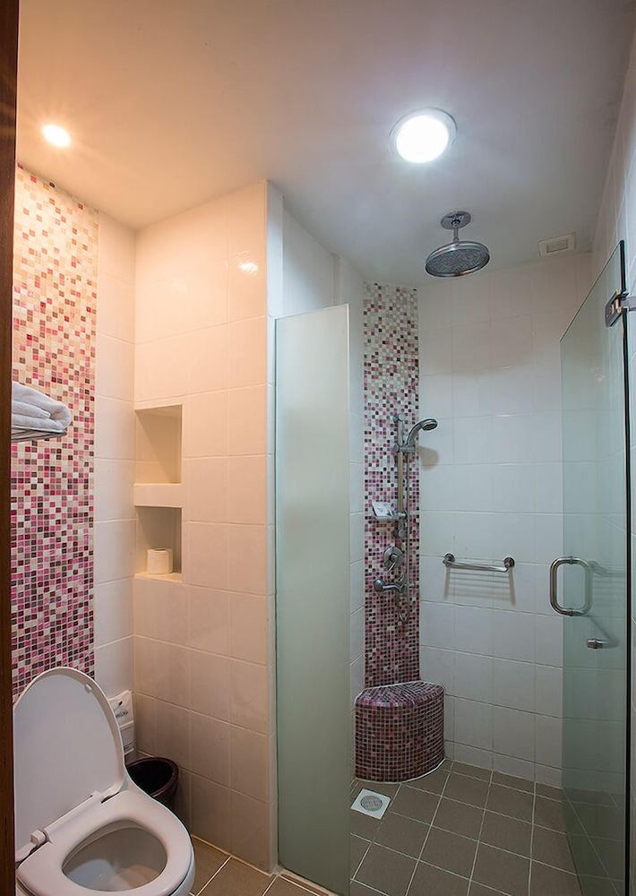 Deluxe Room - Photo 16