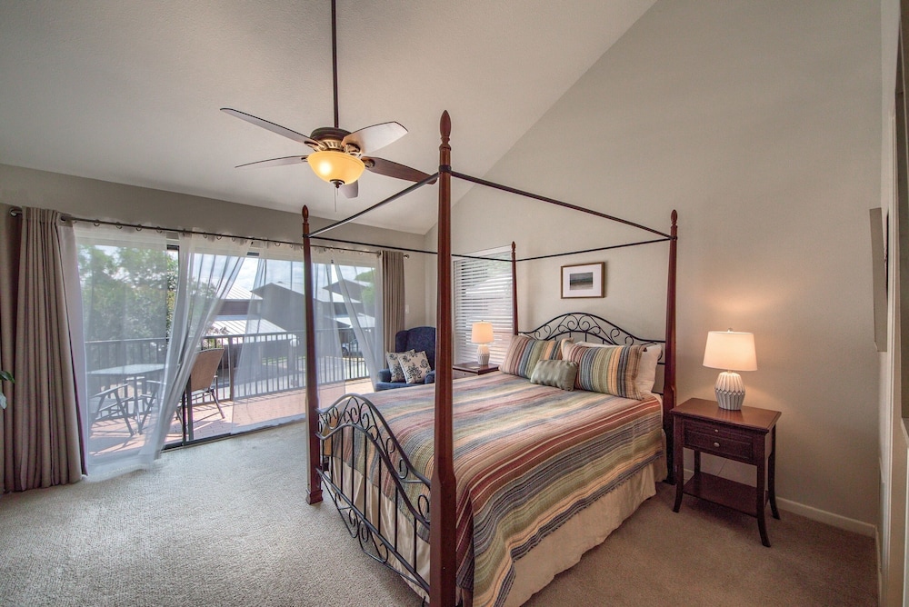 Condo, 2 Bedrooms