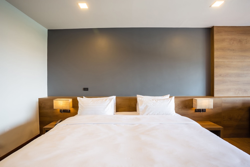 Executive King Room with Private Balcony - Photo 5