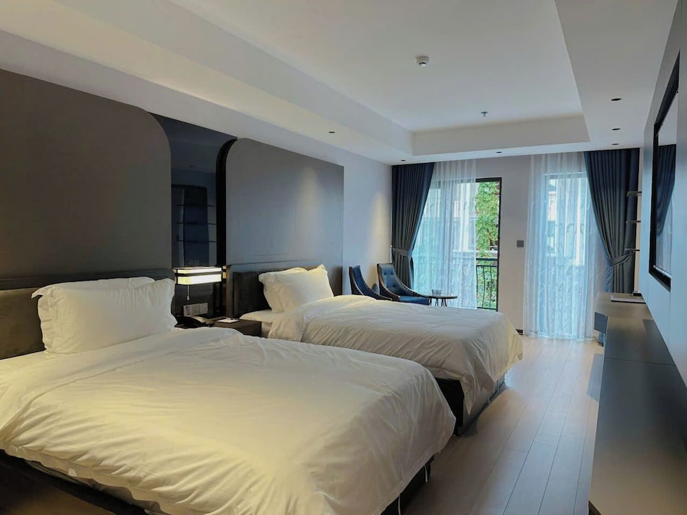 Standard Double or Twin Room, Balcony, Pool View