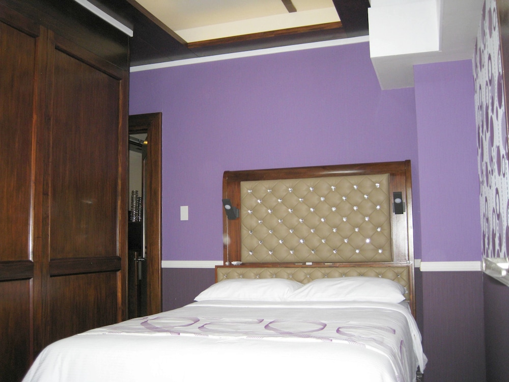 Luxury Condo, 2 Bedrooms (Blue)
