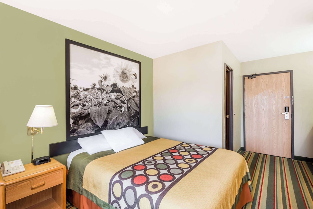Standard Room, 1 Queen Bed - Photo 1