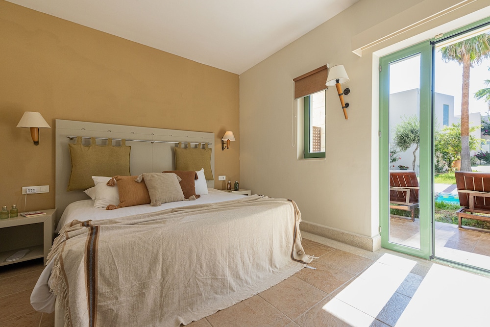 Double Room, Garden View (Sharing Pool - AD) - Photo 1