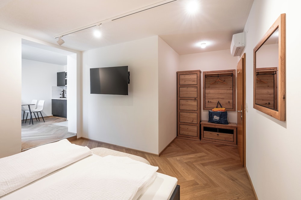 Deluxe Studio Suite, Balcony, Hill View