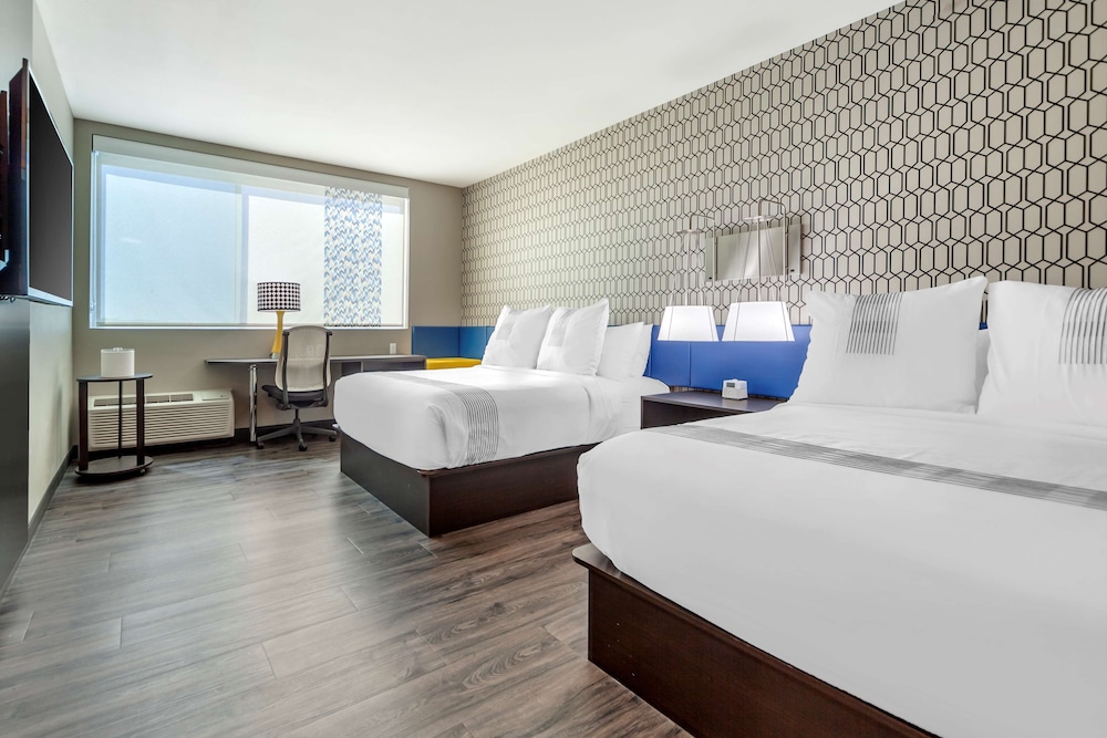 Standard Room, 2 Queen Beds, Non Smoking, Refrigerator - Photo 1