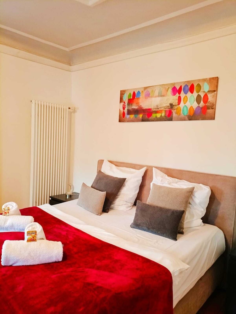 Superior Double Room, Private Bathroom, City View (Erker) photo 2