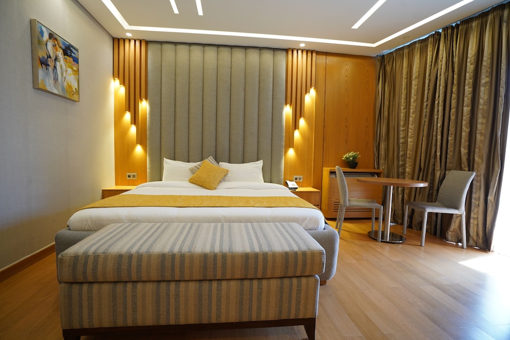 Executive Suite photo 3