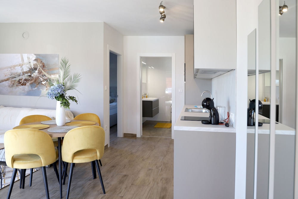 Apartment, 1 Bedroom, Balcony, Garden View photo 3
