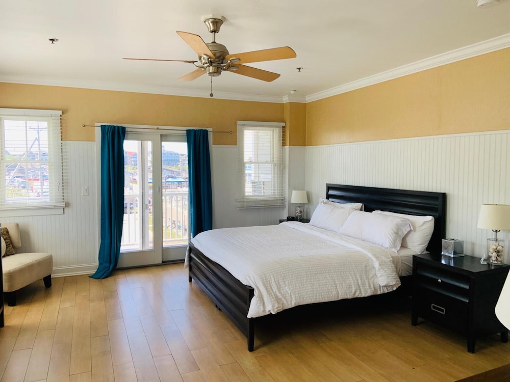 Deluxe Room, 1 King Bed