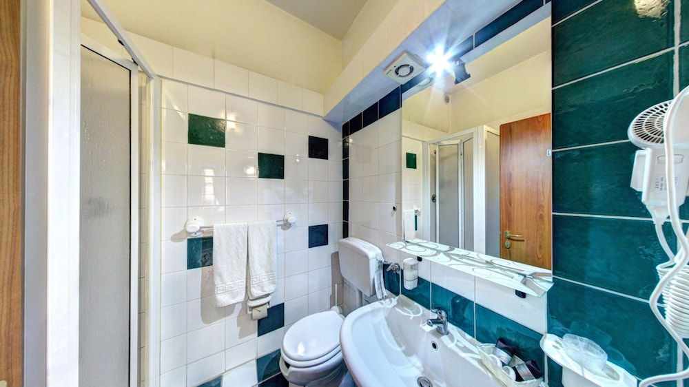 Double Room (Private External Bathroom) photo 3