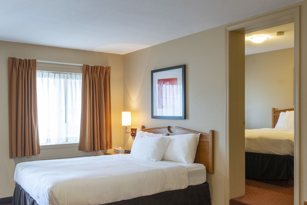 Comfort Suite, 2 Queen Beds, City View (Coast Two Queens Suite) photo 2