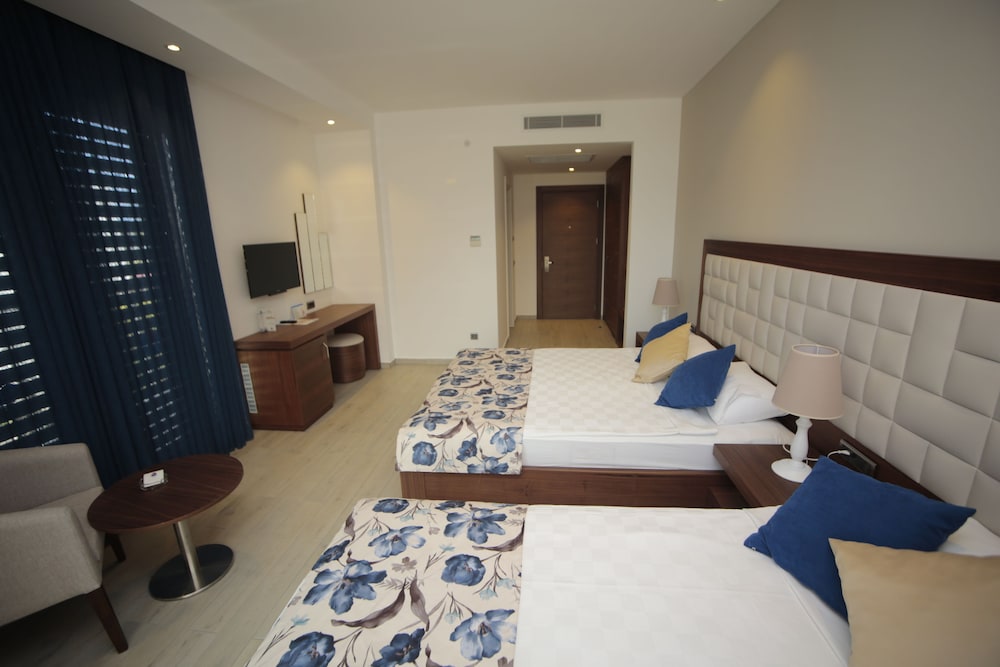 Superior Room thumbnail 5