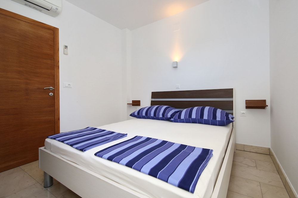 Standard Apartment, 1 Double Bed with Sofa bed, Poolside
