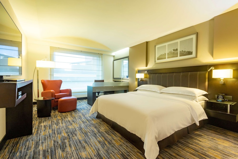 Deluxe Room, 1 King Bed - Photo 1