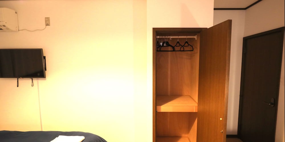 Standard Twin Room - Photo 8