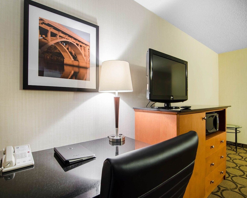 Suite, 1 King Bed with Sofa bed, Non Smoking photo 2