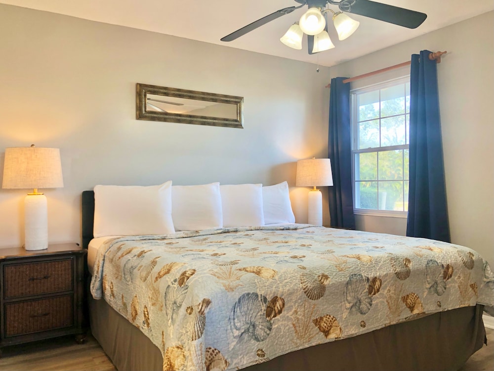 Deluxe Room, 1 King Bed, River View