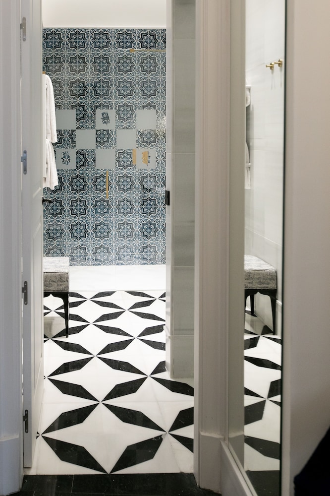 Deluxe Double or Twin Room, 1 Bedroom - Photo 12