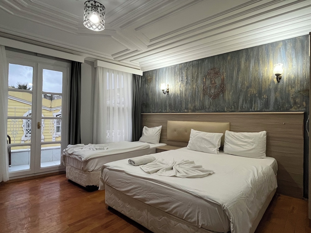 Triple Room, Balcony, City View photo 1