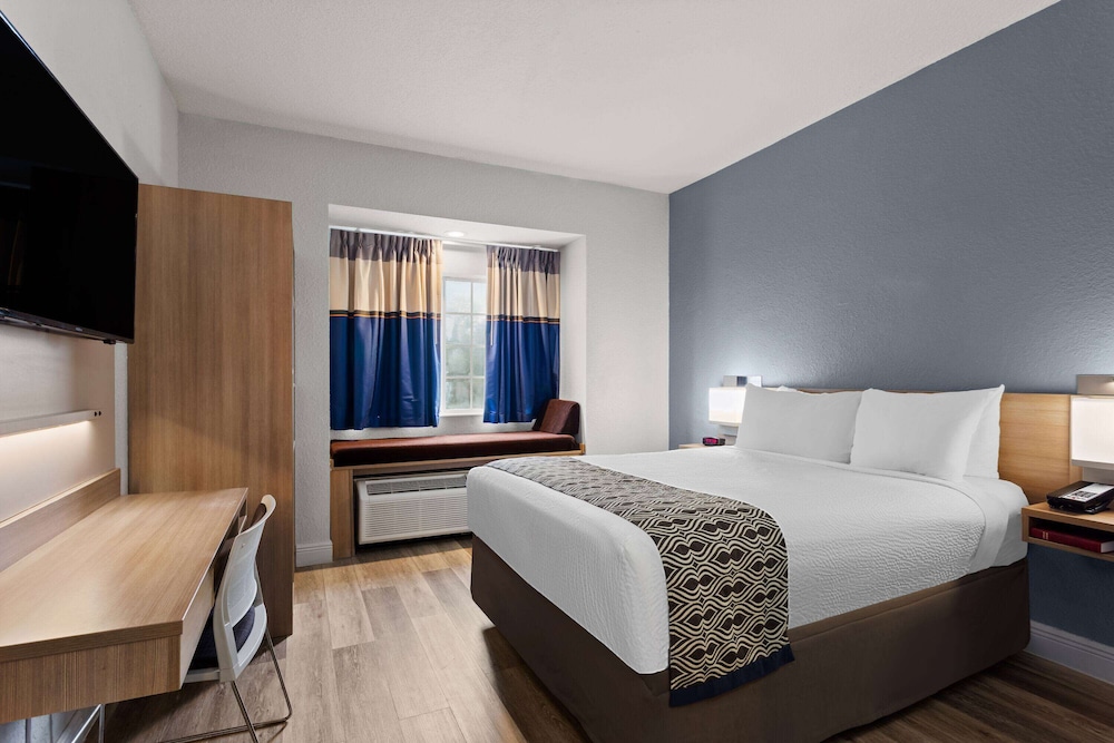 Studio Suite, 1 Queen Bed, Accessible, Non Smoking (Mobility/Hearing Impaired) - Photo 2