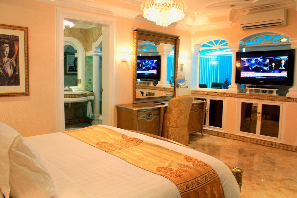 Royal Suite, 3 Bedrooms photo 2