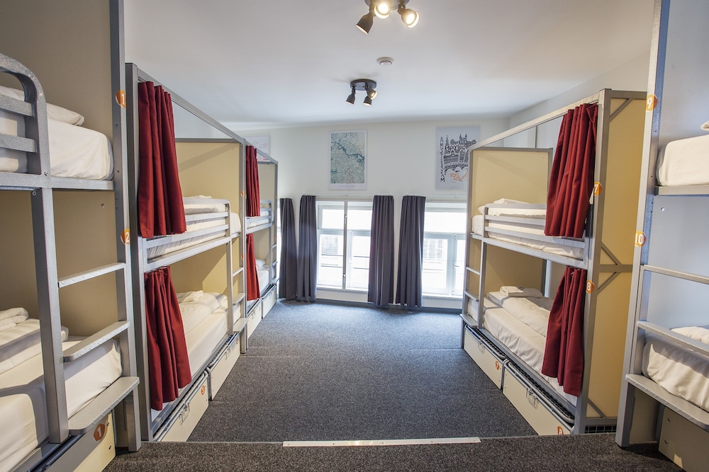Bed in a 10-Person Superior  Dormitory Ensuite photo 2