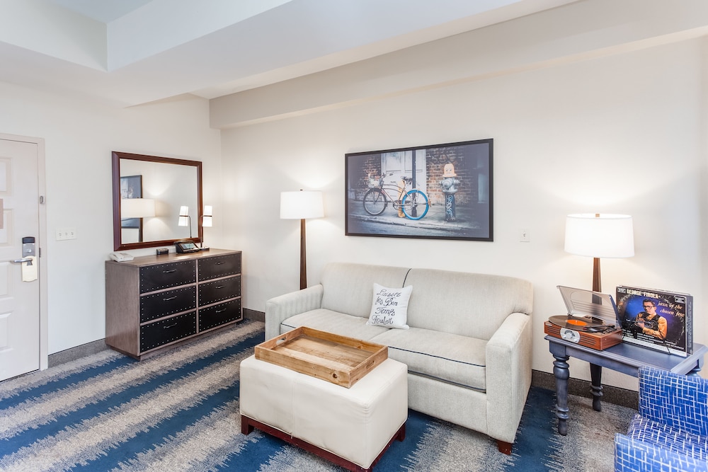 Suite, Multiple Beds, Bathtub photo 2